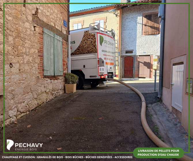 Livraison de granulés de bois en vrac pour eau chaude sanitaire et chauffage